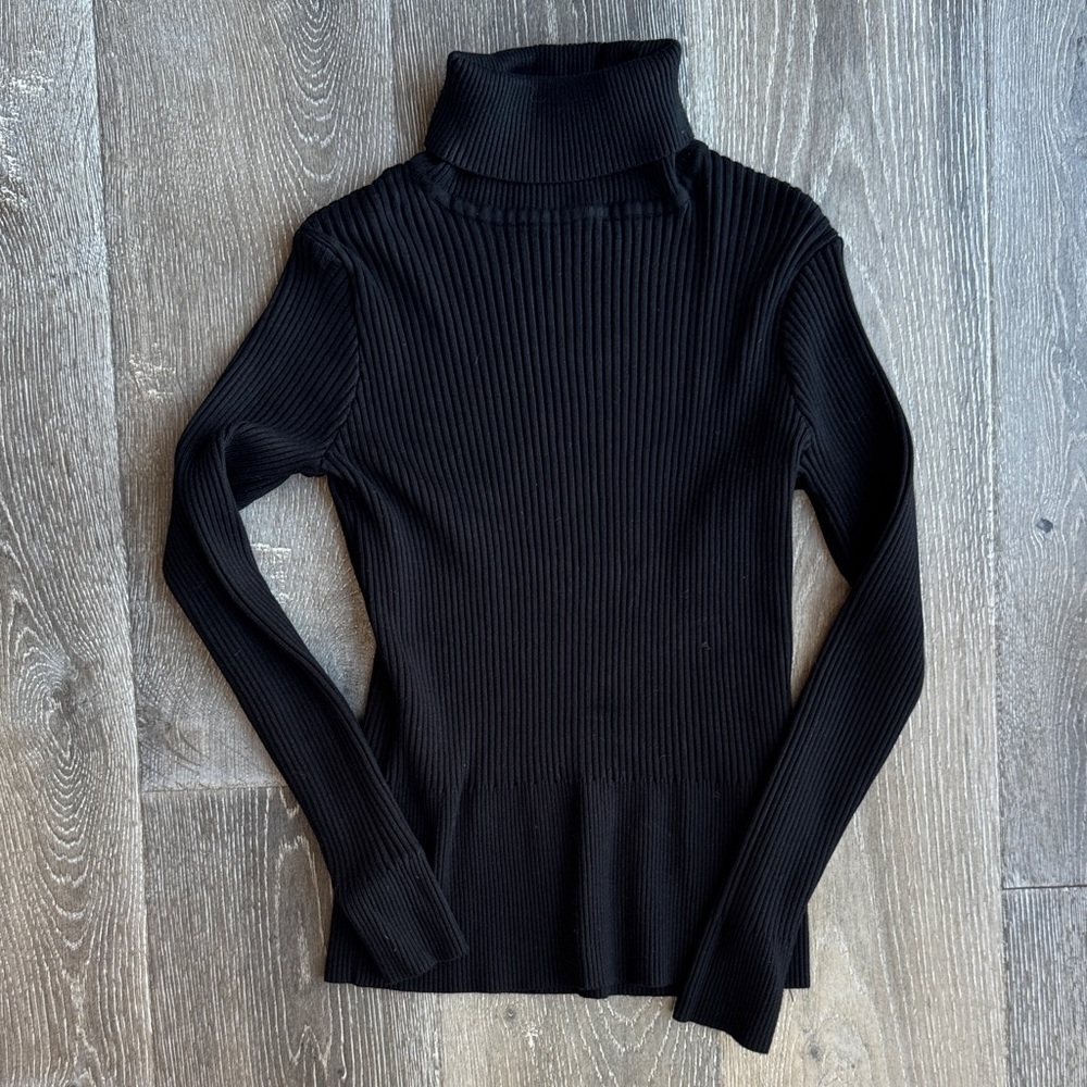 Elegant Black Turtleneck Sweater AS0259